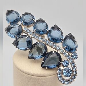 Blue Crystal Leaf Teardrop Cluster Rhinestone Vintage Brooch Pin